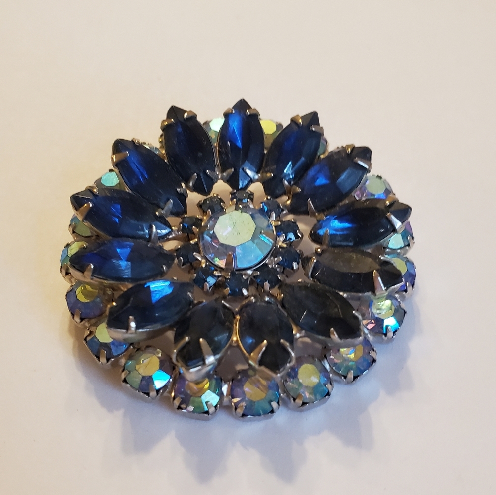 Garne Crystal Rhinestone Starburst Brooch - Picture 7 of 17